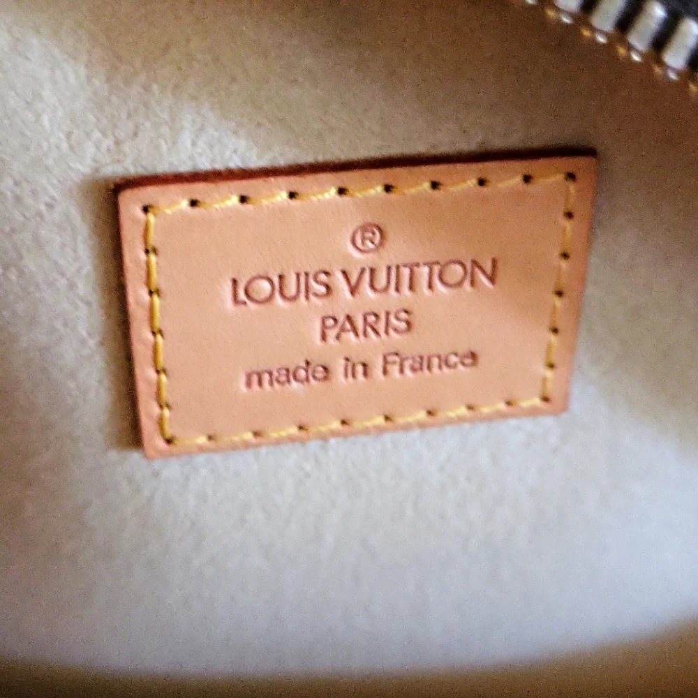 LOUIS VUITTON 🎀 EXCELLENT CONDITION 🩵DISCONTINUED 💄**MANHATTAN PM**💄 - Picture 3 of 14